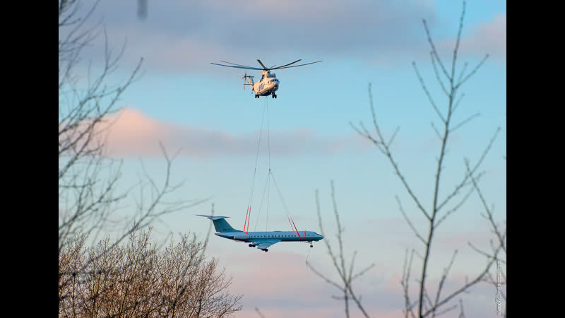 Поднимай вертолет. Sikorsky ch-54 tarhe - тяжёлый транспортный вертолёт сша. Ми-26 военно-транспортный вертолёт. Грузовой вертолёт ми-26. Ми 26 ту 134.