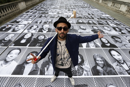 Уличный художник. Jr: французский уличный художник. Jr картины. Jr art. Современные искусства открытый ум.