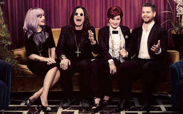 Оззи осборн семейка осборнов. Семья оззи осборна. Семья оззи осборна. Дочь оззи осборна. Семейка оззи осборн.