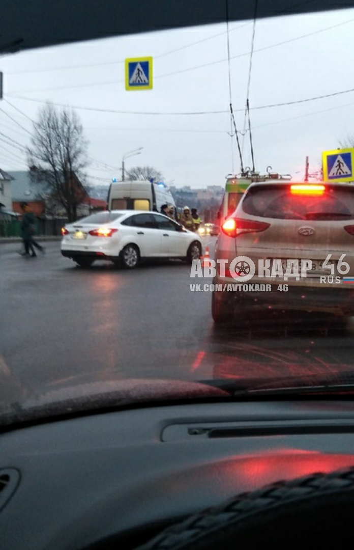 В Курске на пешеходных переходах сбили двух пенсионеров и молодого мужчину