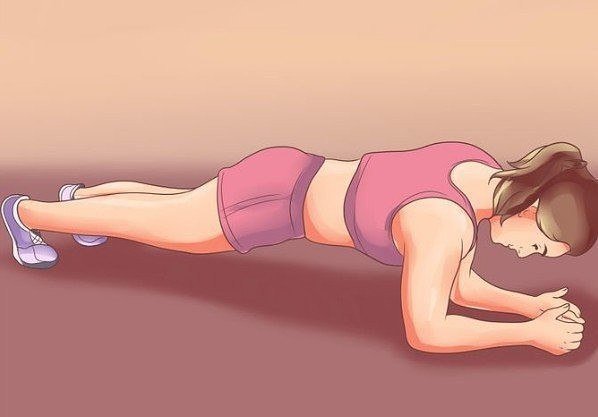 5 упражнений, чтобы убрать живот Упражнение 1Ложитесь на спину и согните колени, напрягите живот и поднимите таз. Оставайтесь в таком положении 10 секунд. Начинайте с 5 повторений и со временем